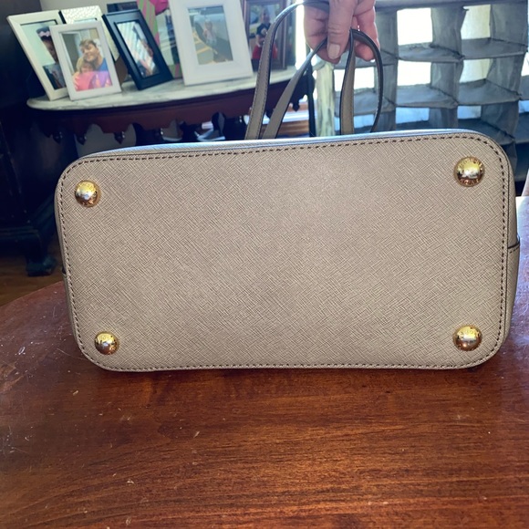Gold Michael Kors purse in perfect condition! - Picture 9 of 9
